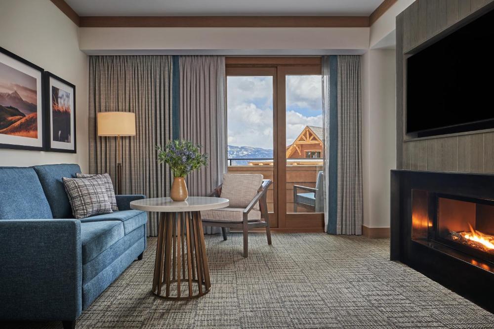 Junior Suite Deluxe Resort View interior